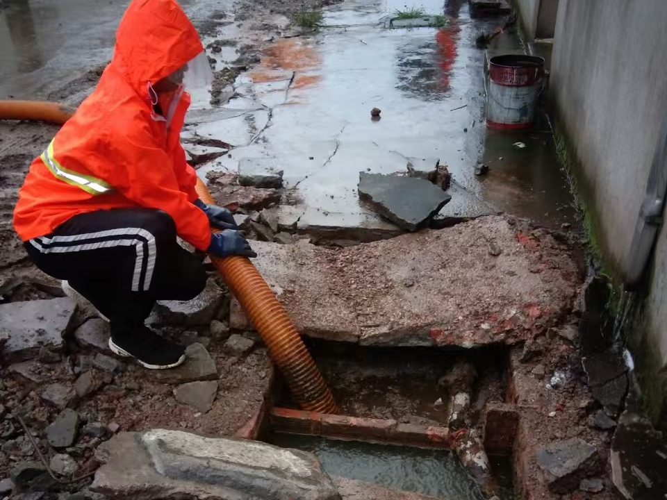 黎平专业清理污水池 炜誉市政以规范流程守护城市 “肠道”