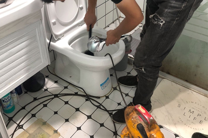 黎平马桶堵塞自己疏通还是找师傅？专业上门服务让你省时更省心
