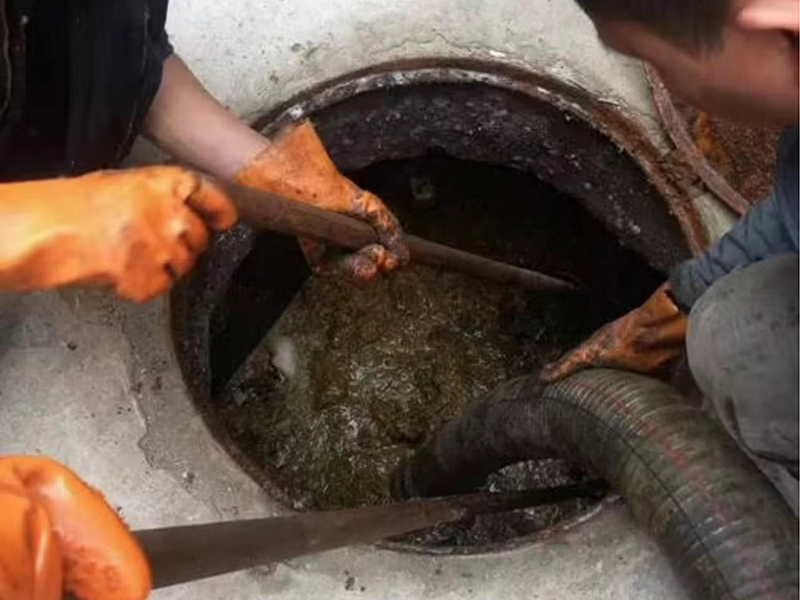 黎平清理化粪池时如何避免沼气的危害？